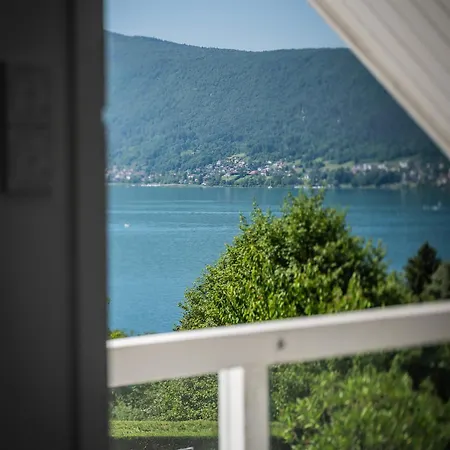 Venez Chez Vous La Blanche Du Veyrier-du-Lac