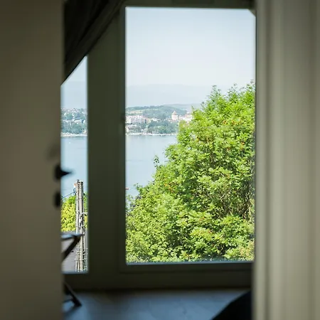 Venez Chez Vous La Blanche Du Veyrier-du-Lac