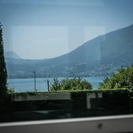 Venez Chez Vous La Blanche Du Veyrier-du-Lac